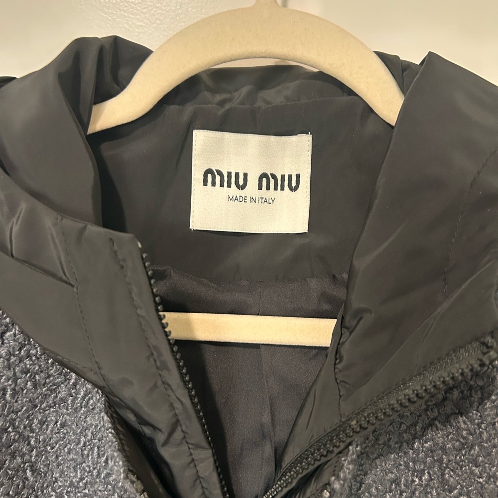 Miu Miu Cropped Charcoal Black Teddy Fleece Dual Lined Jacket - Picture 2 of 16